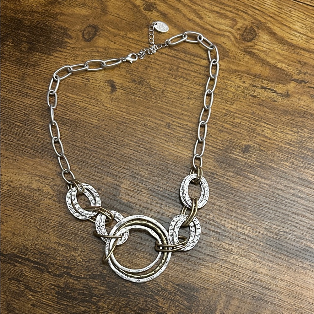 Chic Two-Tone Link Necklace